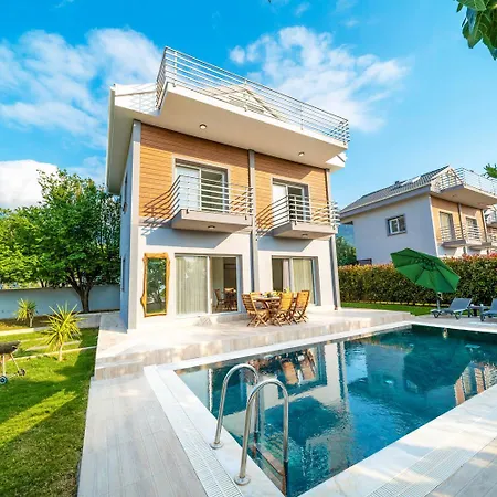 Villa Mira *