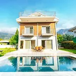 Villa Mira *