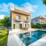 Villa Mira *
