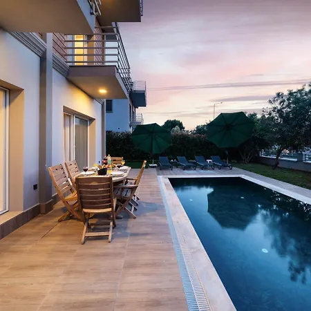 Mira Villa