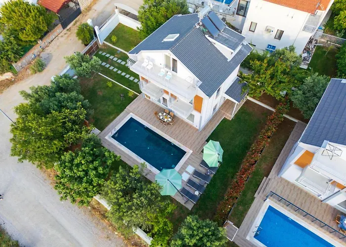 Mira Villa